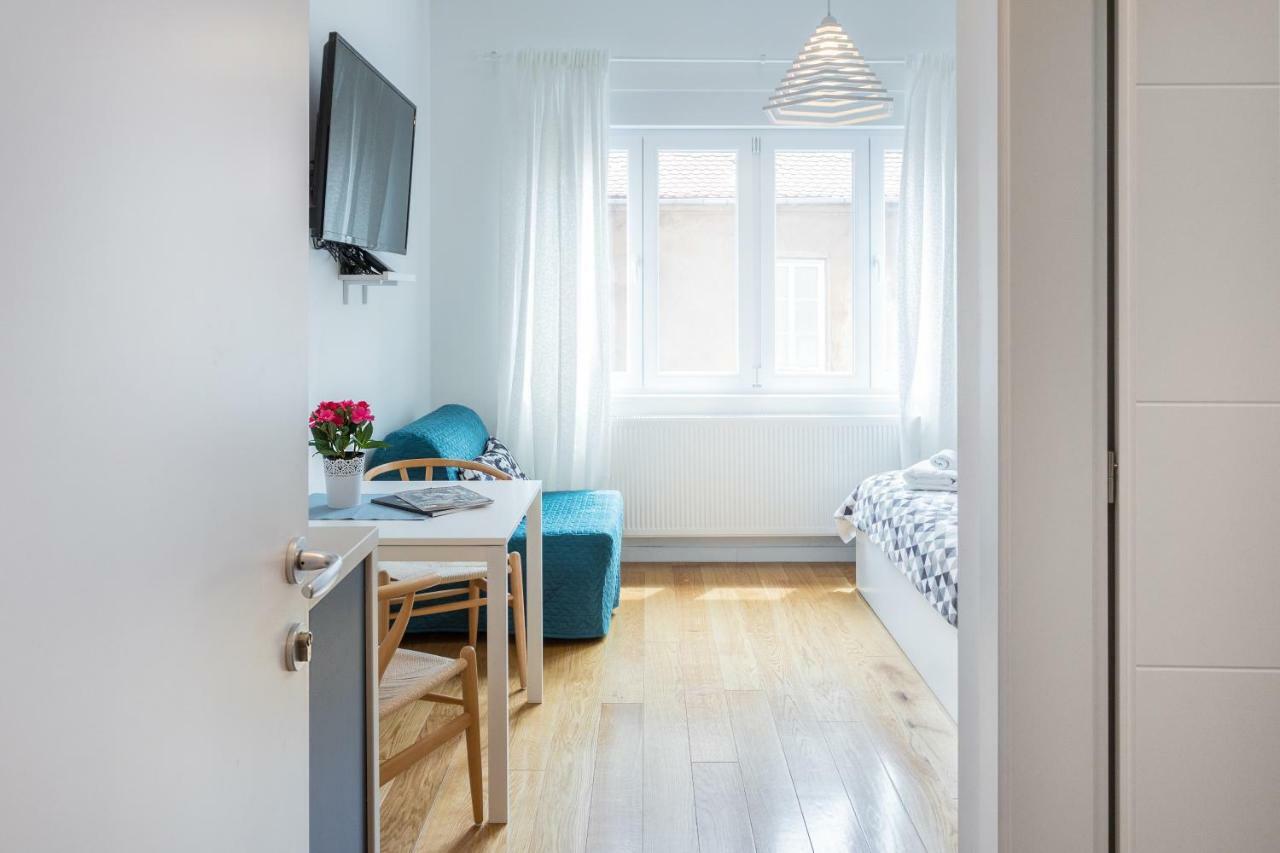 Studio Apartments Near Park Zrinjevac Zagreb Exterior foto